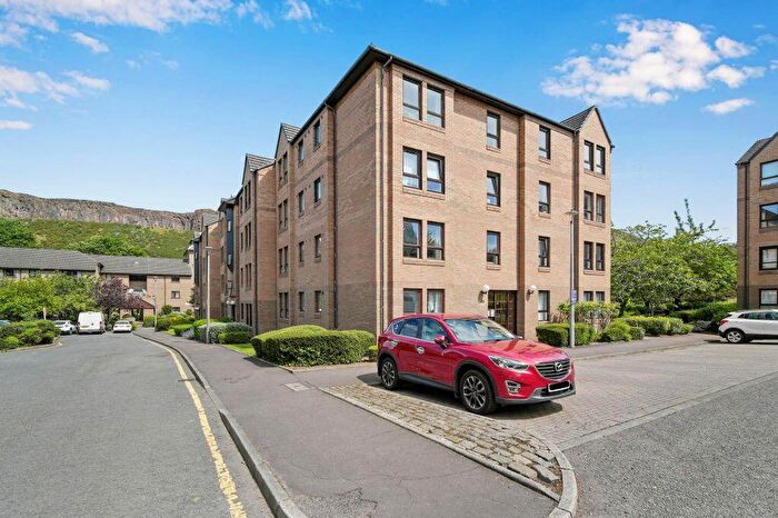 1 Bedroom Flat For Sale In / Parkside Terrace, Newington, Edinburgh, EH16