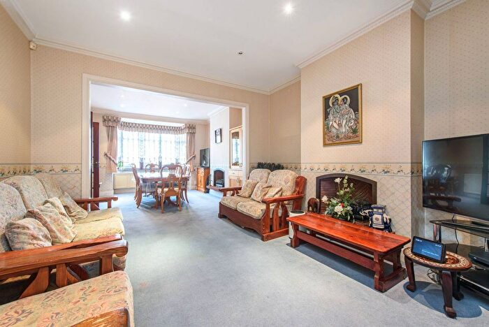 5 Bedroom Semi-detached House For Sale In Cat Hill, Cockfosters, Barnet, EN4