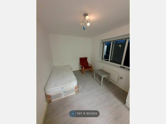 Studio To Rent In Egleston Road, Morden, SM4