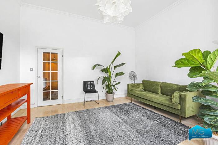 2 Bedroom Apartment To Rent In Woodside Park Road, North Finchley, London, N12