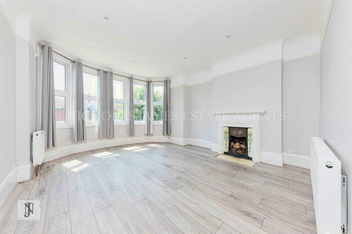 5 Bedroom Flat To Rent In The Mall, Southgate, London, N14