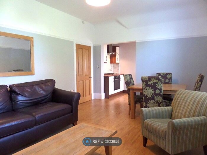 2 Bedroom Flat To Rent In Grove Park, Liverpool, L8