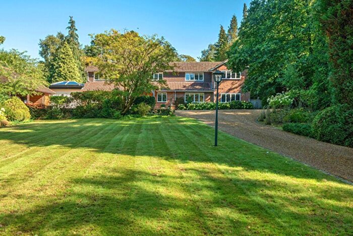 5 Bedroom Detached House For Sale In Compton Way, Farnham, GU10
