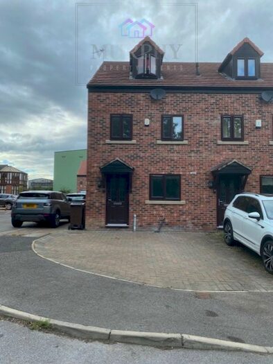 3 Bedroom End Of Terrace House To Rent In Waterpark View, Kinsley, Pontefract, West Yorkshire, WF9