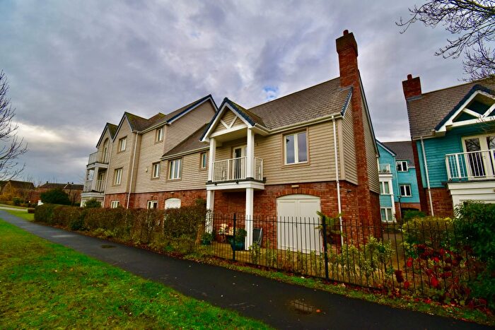 2 Bedroom Flat For Sale In Cookham, Northampton, NN4