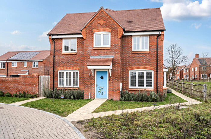 3 Bedroom Semi-Detached House For Sale In Leyscroftes Road, Ash, Surrey, GU12