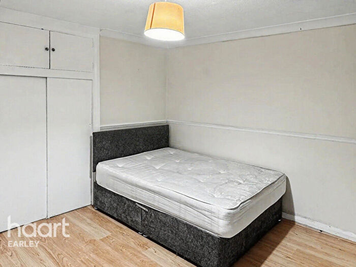 2 Bedroom Maisonette To Rent In Bath Road, Reading, RG1