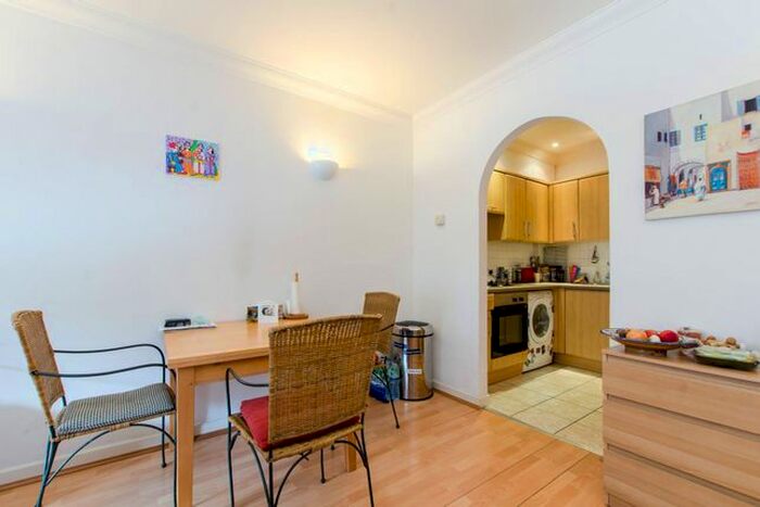 2 Bedroom Flat To Rent In Bacon Street, Shoreditch, London, E2