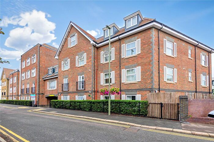 2 Bedroom Flat For Sale In Bridge Street, Walton-On-Thames, KT12