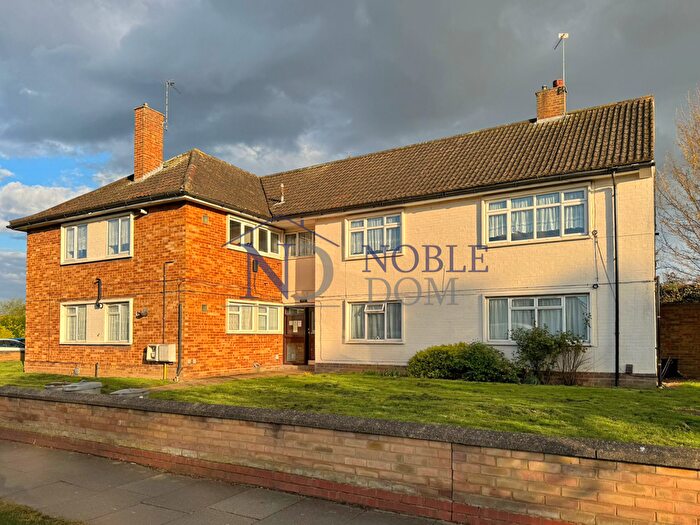2 Bedroom Flat To Rent In Jubilee Drive, Ruislip, HA4