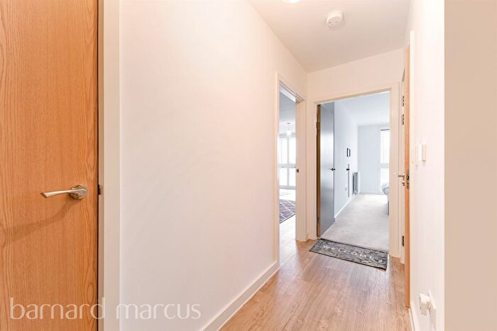 1 Bedroom Flat For Sale In Marketfield Way, Redhill, RH1