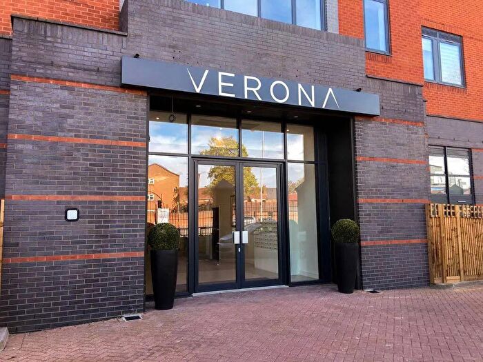 1 Bedroom Apartment For Sale In Wellington Street, Slough, Berkshire, SL1