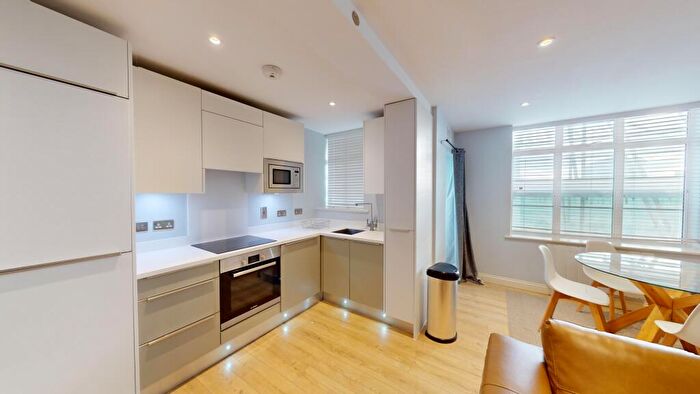 2 Bedroom Flat To Rent In Western Road, BN1