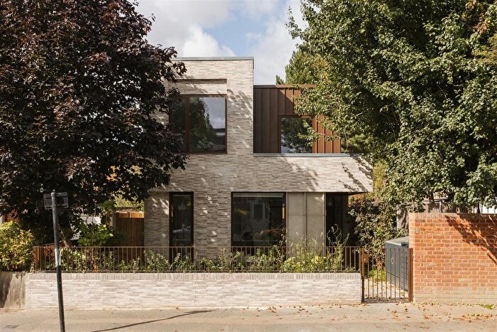 4 Bedroom Property For Sale In Fraser Road, Walthamstow, E17