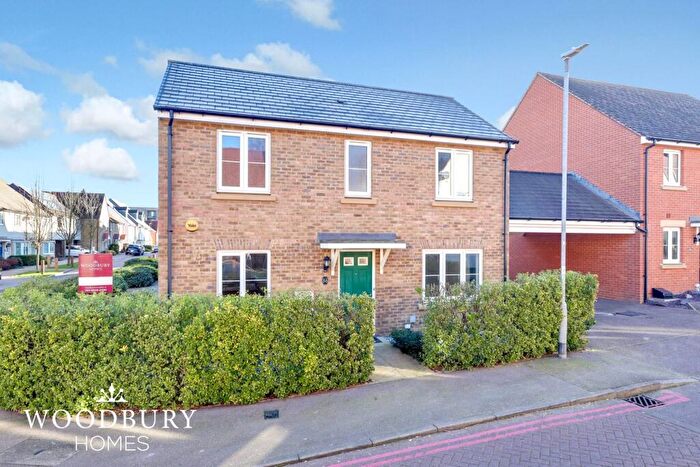 3 Bedroom Detached House For Sale In Abbess Terrace, Loughton, IG10