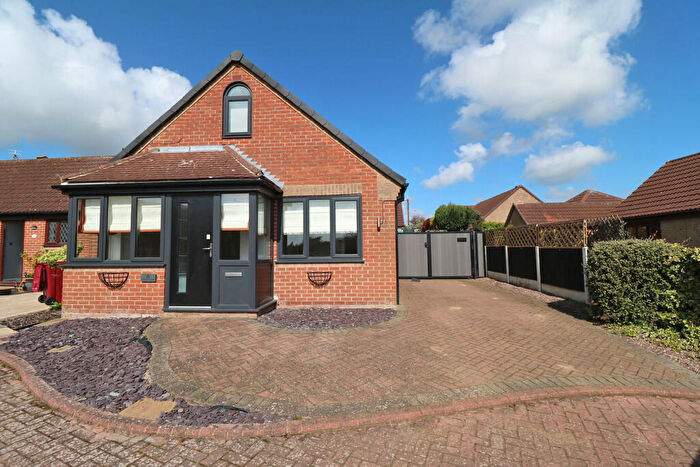 3 Bedroom Semi-Detached Bungalow For Sale In Hunters Croft, Haxey, DN9
