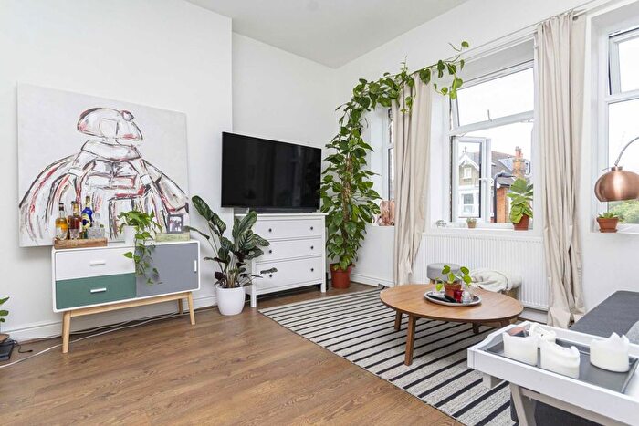 1 Bedroom Flat To Rent In Newburgh Road, Acton, W3