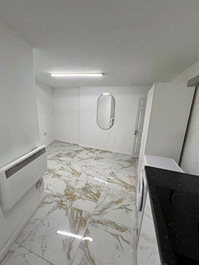 Studio To Rent In Lowlands Road, Aveley, RM15