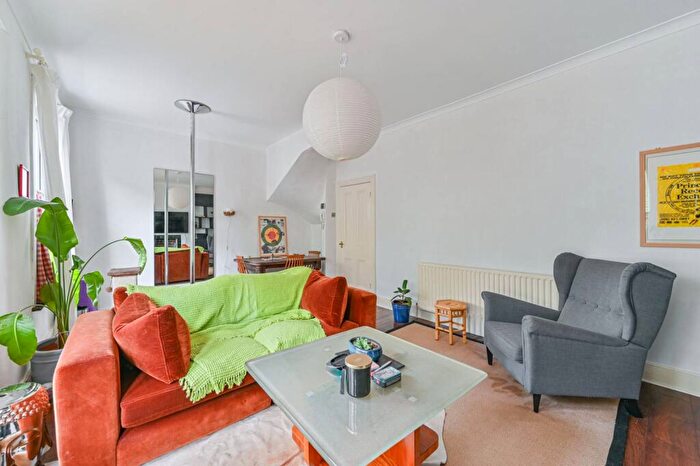 2 Bedroom Flat To Rent In Hillreach, Woolwich, London, SE18