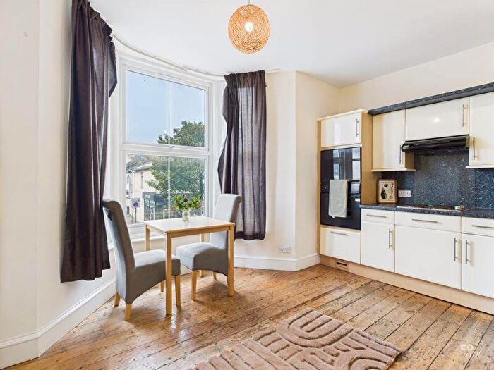2 Bedroom Flat To Rent In Lewes Road, Brighton, BN2