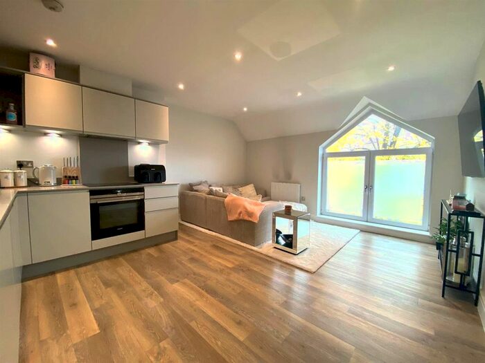 2 Bedroom Flat To Rent In The Broadway, Farnham Common, SL2