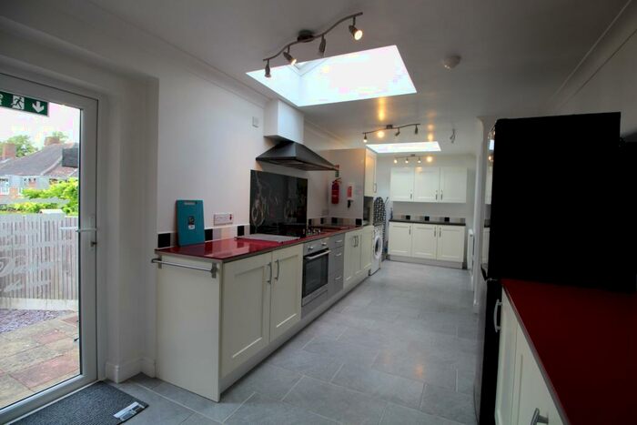 6 Bedroom Semi-Detached House To Rent In Winchcomb Road, Norwich, NR2