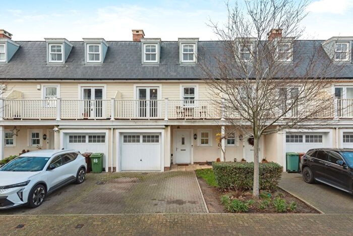 4 Bedroom Terraced House For Sale In Westmount Close, Worcester Park, Surrey, KT4