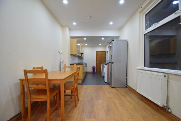 6 Bedroom House To Rent In Strathnairn Street, Roath, CF24