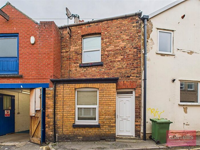 2 Bedroom Terraced House For Sale In Greenfield Road, Scarborough, YO11