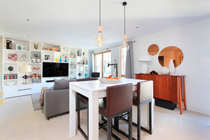 2 Bedroom Flat To Rent In Wingate Square, Clapham, SW4