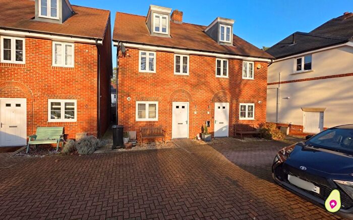 3 Bedroom Semi Detached House For Sale In Dashers Close, Crowthorne, Berkshire, RG45