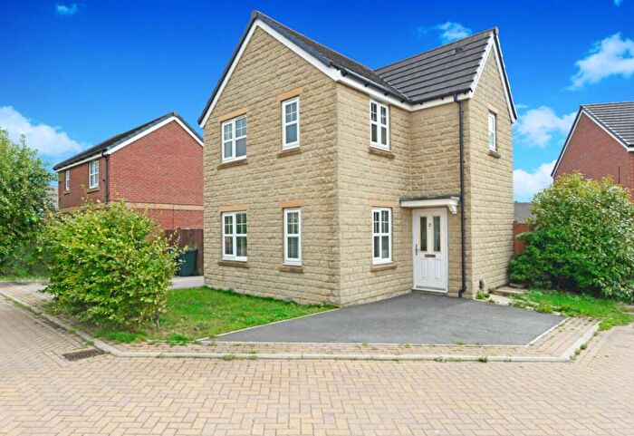 3 Bedroom Detached House For Sale In Fallowfield Walk, Bierley, Bradford, BD4