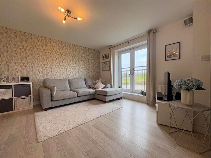 2 Bedroom Flat For Sale In Clenshaw Path, Basildon, SS14