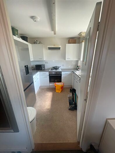 1 Bedroom Flat To Rent In Pond Close, London, N12