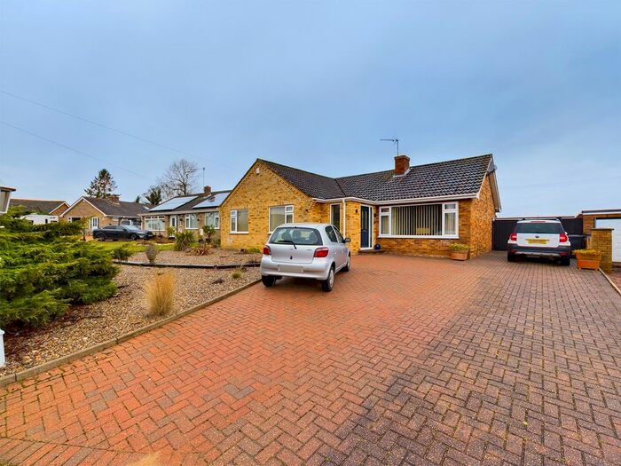 3 Bedroom Detached Bungalow For Sale In Springfield Close, Crimplesham, King's Lynn, PE33