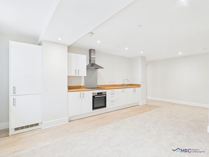 2 Bedroom Flat To Rent In Apartment, Criterion House, HU1