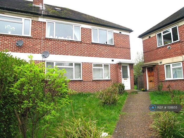 2 Bedroom Maisonette To Rent In Meadway Gardens, Ruislip, HA4