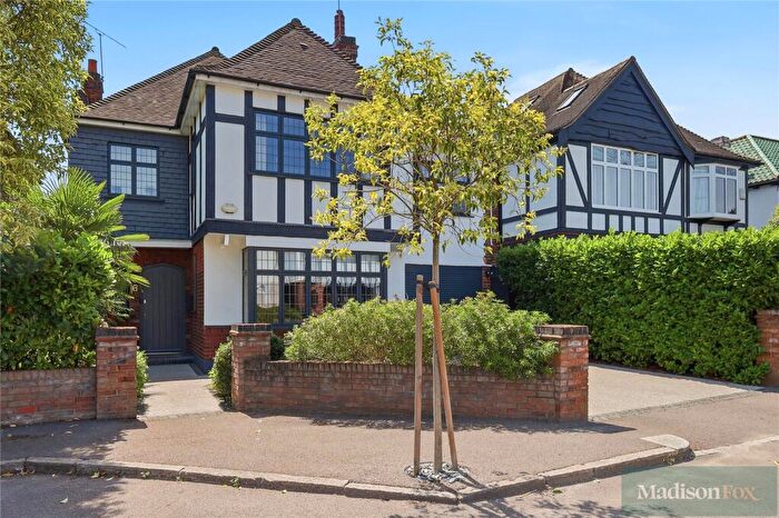 4 Bedroom Detached House For Sale In Forest Close, Snaresbrook, E11