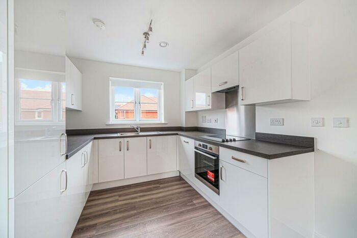 2 Bedroom Flat To Rent In Godalming, GU7