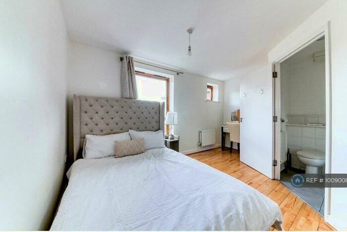 2 Bedroom Flat To Rent In Innerd Court, Croydon, CR0