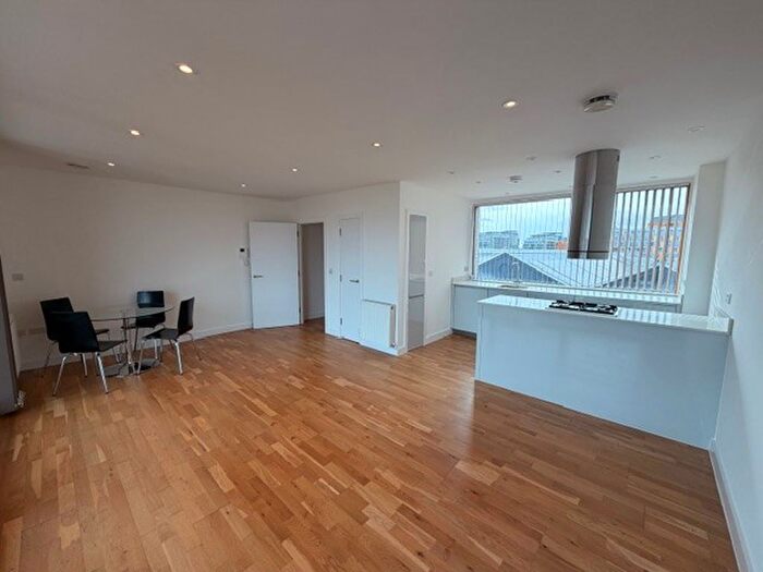 2 Bedroom Flat To Rent In Blackwall Lane, Greenwich, SE10
