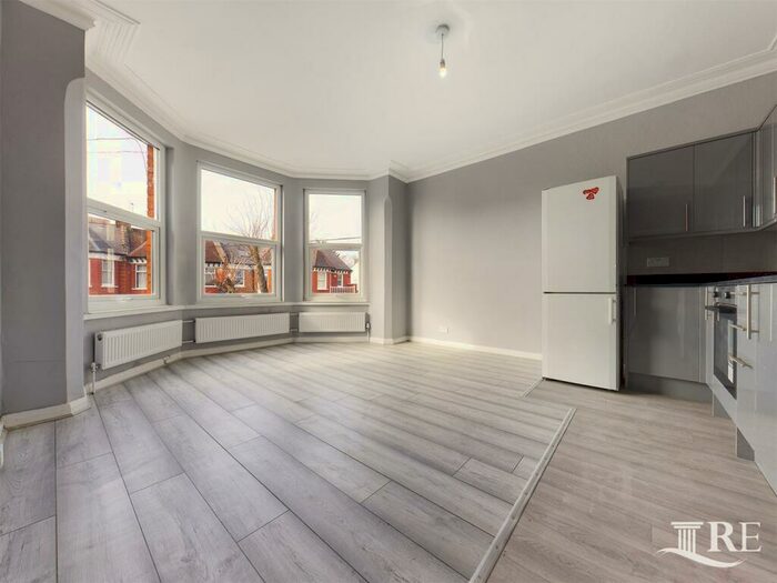 3 Bedroom Flat To Rent In Aberdeen Road, London, NW10