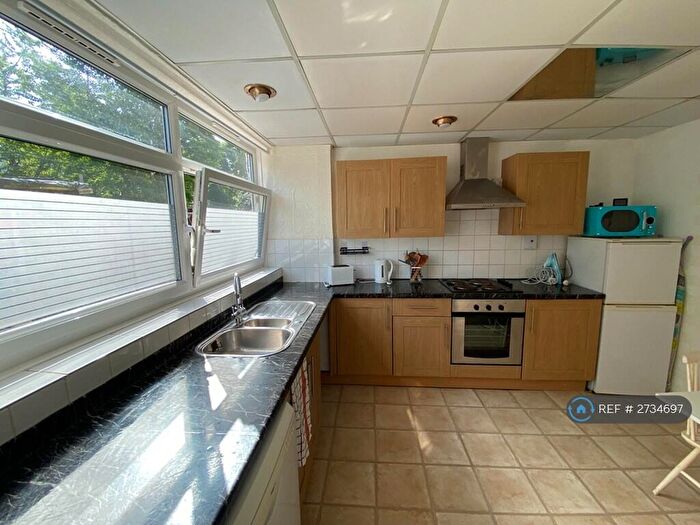 2 Bedroom Maisonette To Rent In Montford House, London, E14