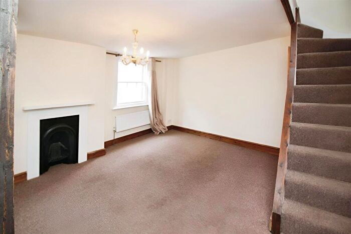 3 Bedroom Flat To Rent In Sun Street, Hitchin, Hertfordshire, SG5
