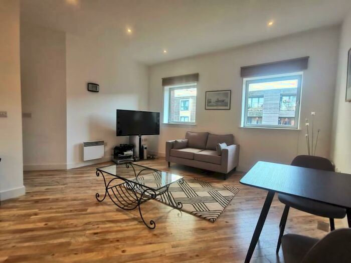 1 Bedroom Apartment To Rent In Holliday Wharf, Waterfront Walk, B1