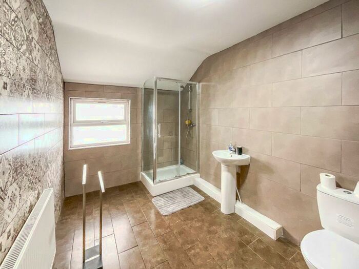 1 Bedroom Flat To Rent In Flat, Rose & Crown, DY8