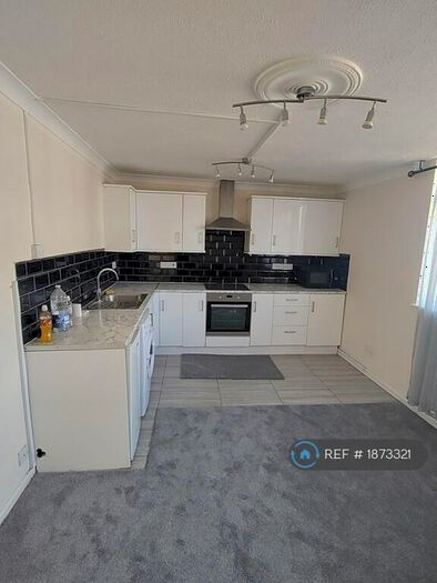 3 Bedroom Flat To Rent In Intalbury Avenue, Aylesbury, HP19