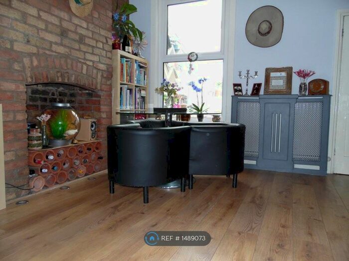 3 Bedroom Terraced House To Rent In Grays Road, Taunton, TA1