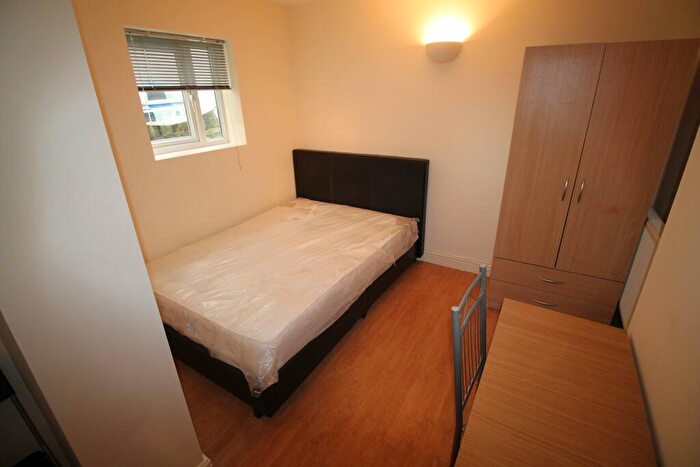 2 Bedroom Flat To Rent In Albany Road, Roath, Cardiff, CF24