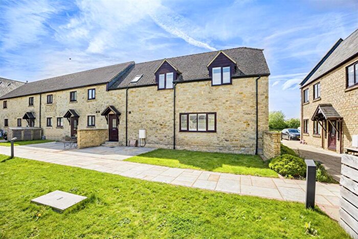 3 Bedroom End Of Terrace House For Sale In Meadow Walk, Heathfield, Bletchingdon, OX5